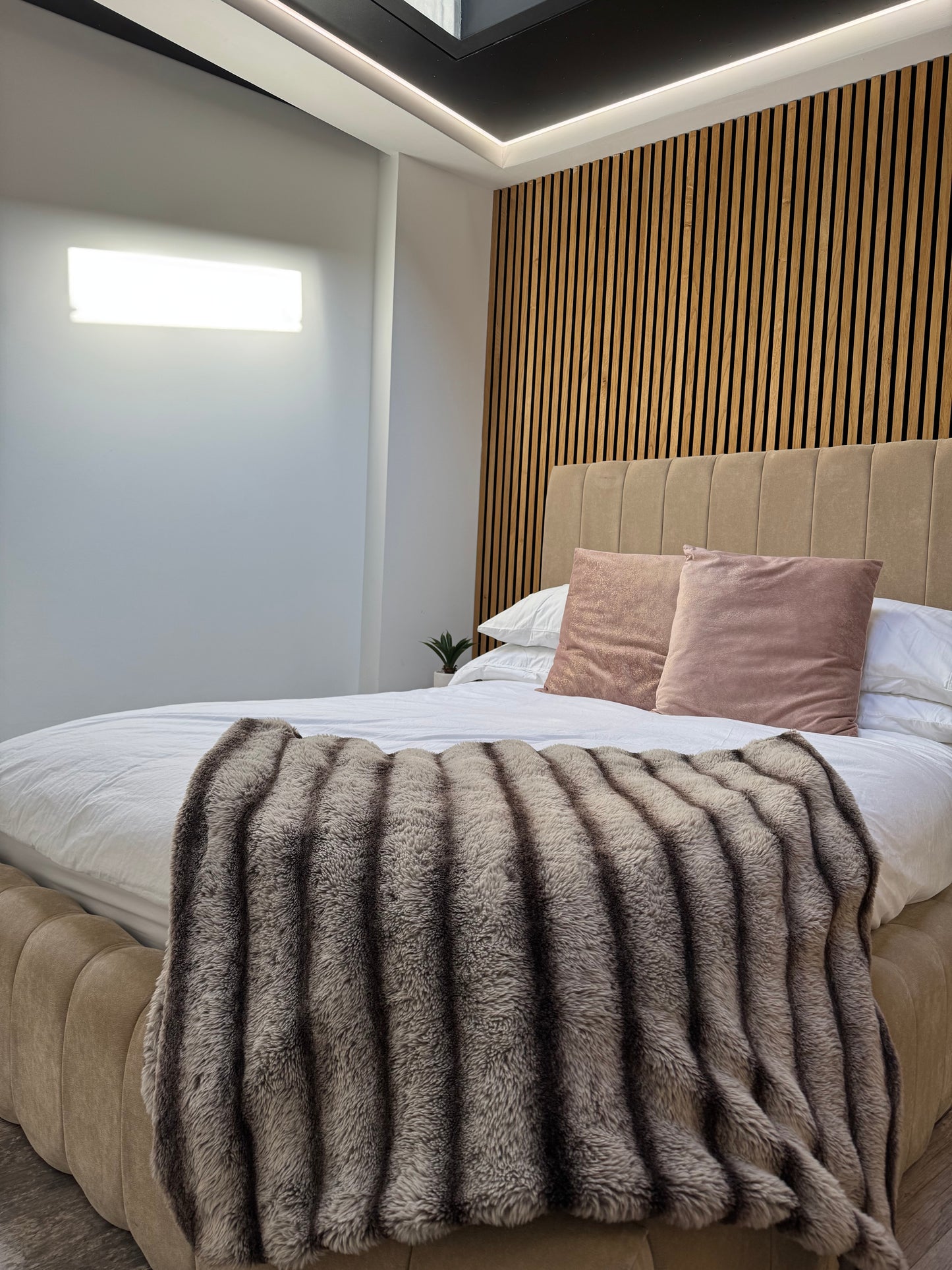 Luxury Faux Rabbit Fur Plush Throw - Milky White